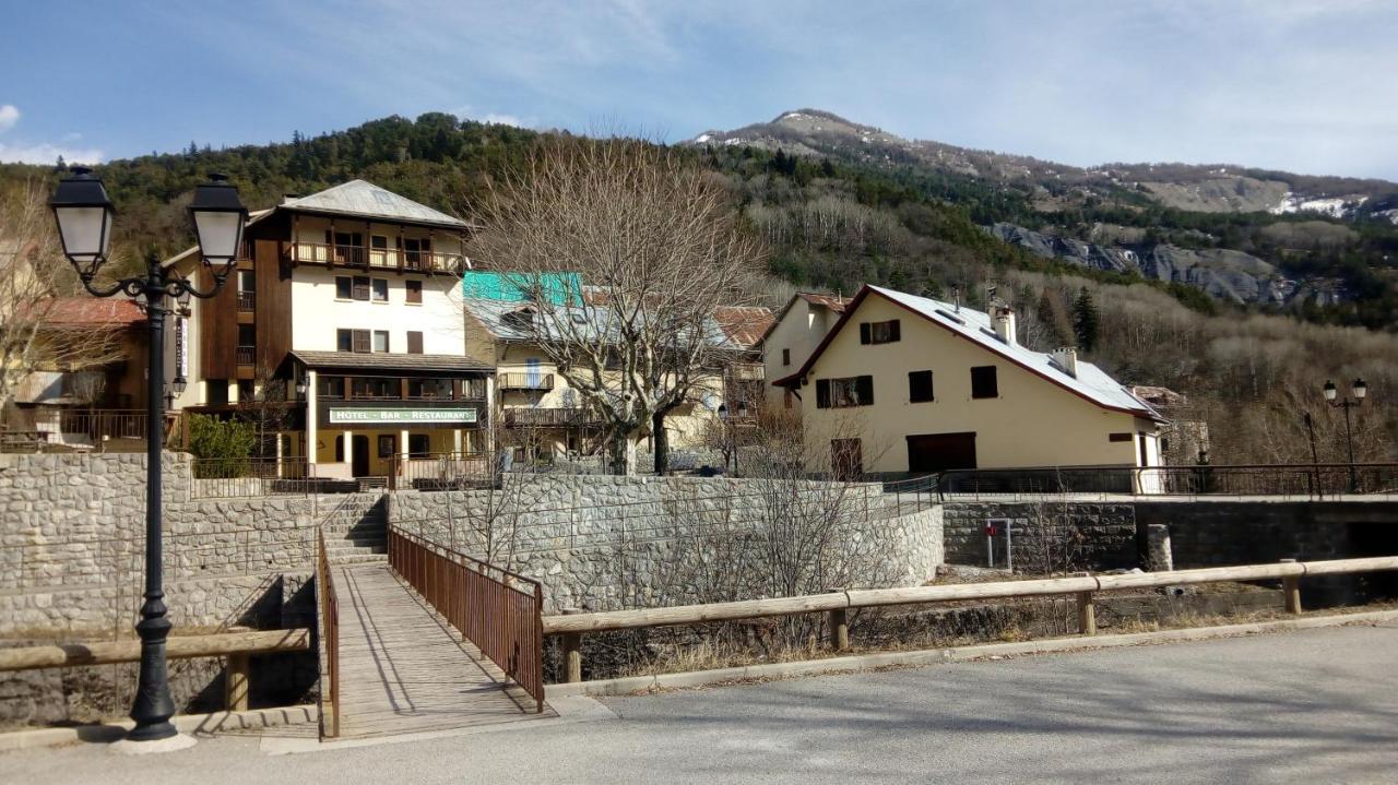 Auberge Roche Grande Entraunes 外观 照片